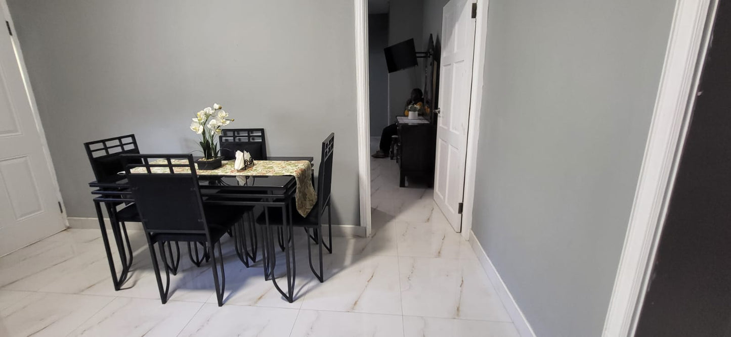 2 BED ROOMS / WITH COMPLIMENTARY BREAKFAST