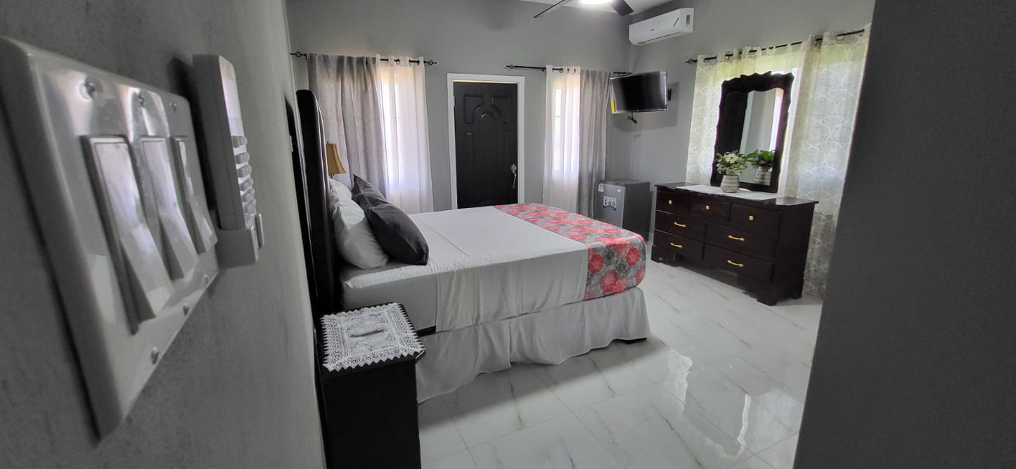 1 BEDROOM / WITH COMPLIMENTARY BREAKFAST