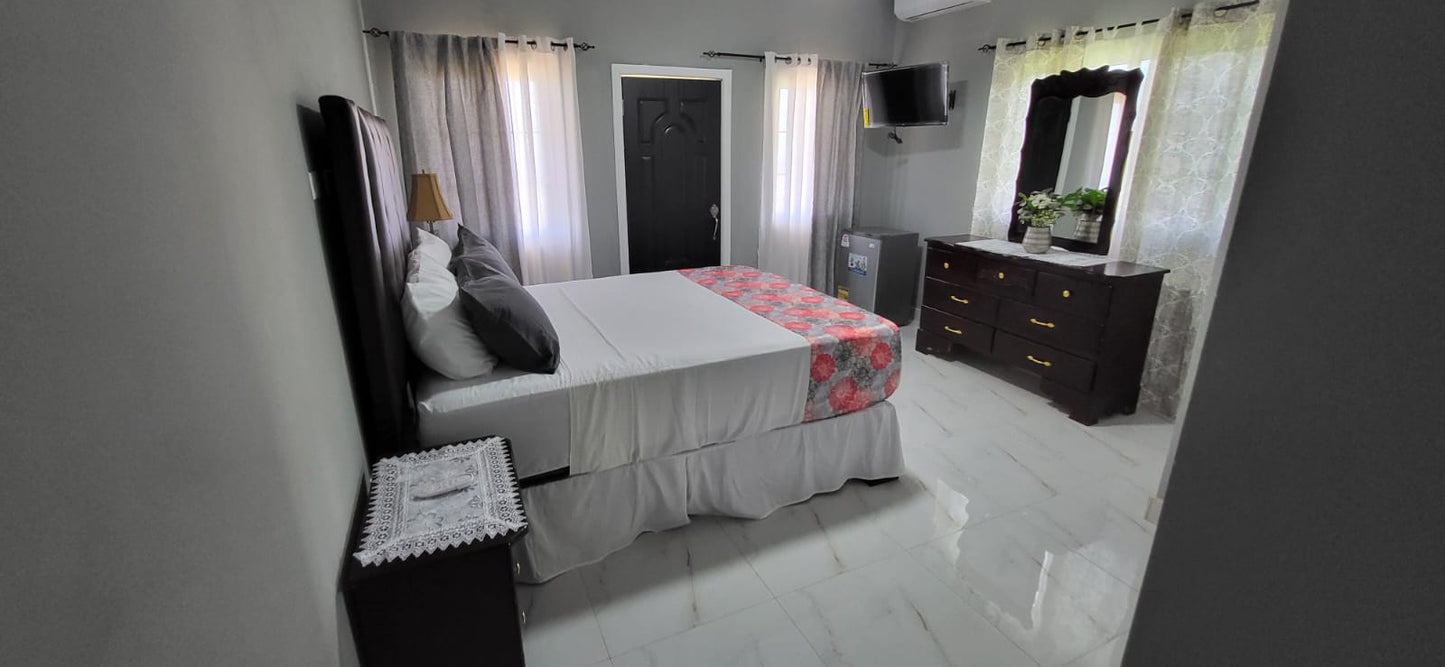1 BEDROOM / WITH COMPLIMENTARY BREAKFAST