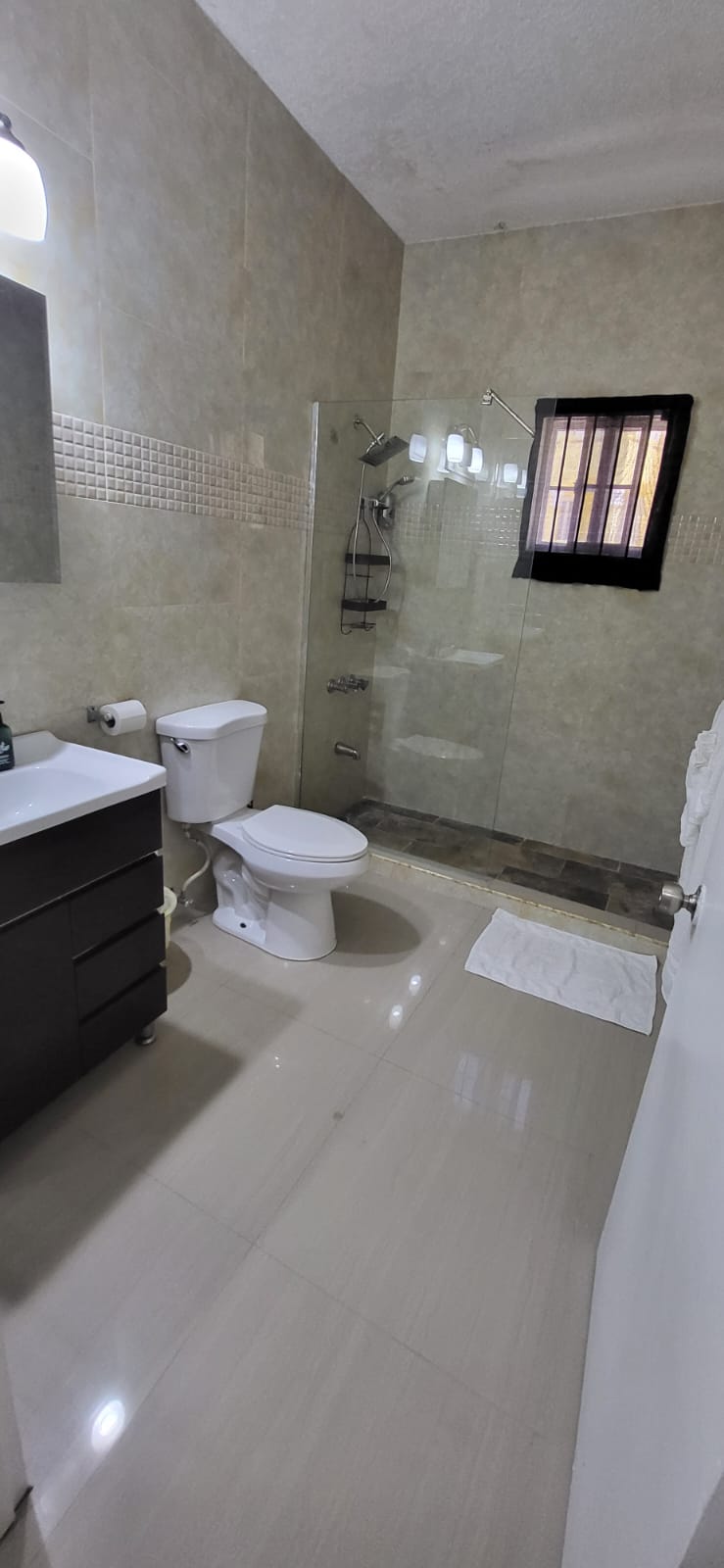 ONE BEDROOM SMALL-$75USD / $11,000JMD